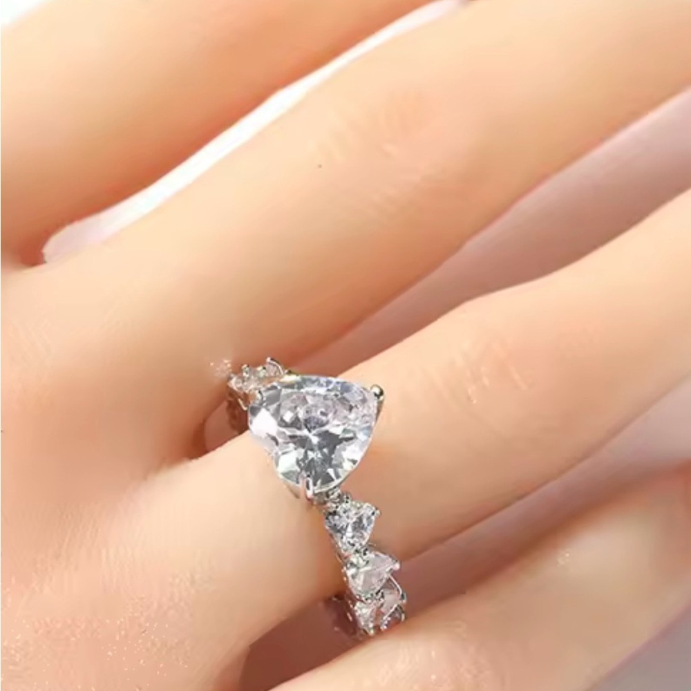 Heart-Shaped Silver Ring size 8 - Picture 5 of 6